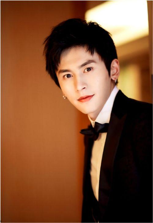 吃瓜娱乐圈许凯是谁啊,娱乐圈新晋小生，吃瓜群众热议的焦点人物